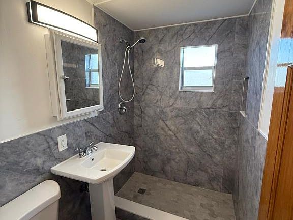 3rd image of 715 7th St #9-33401