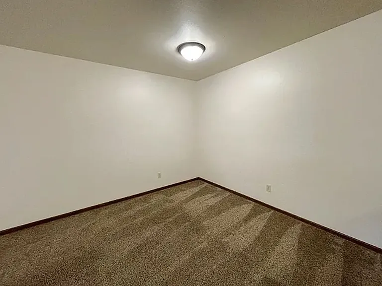 1032 Imperial Circle — Photo 4