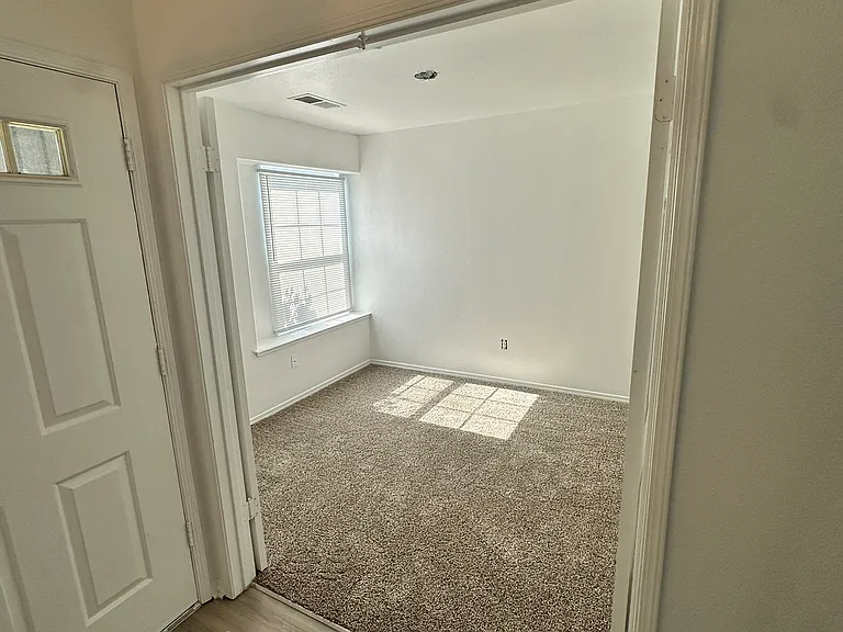 320 Timberline Dr — Photo 3