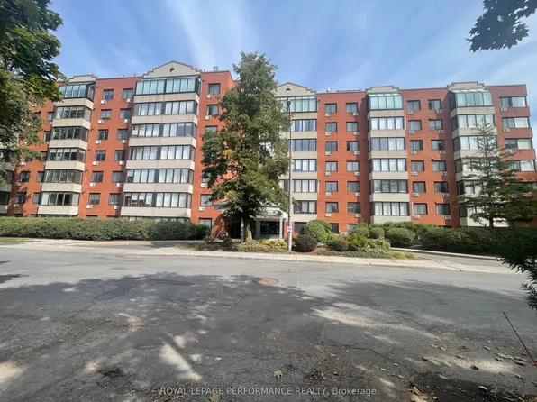 225 Alvin Rd #507, Ottawa, ON K1K 4H6