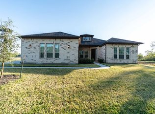 711 Redbird Ct, Angleton, TX 77515