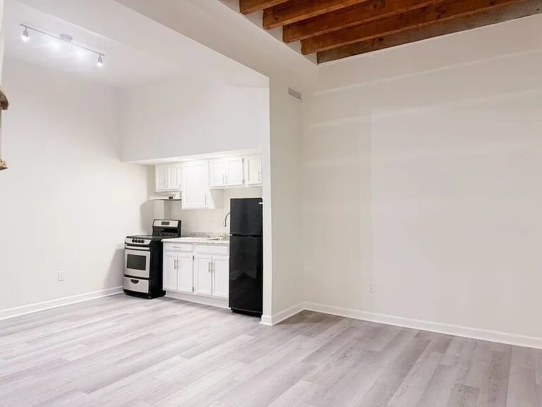 235 King St #3 — Photo 2