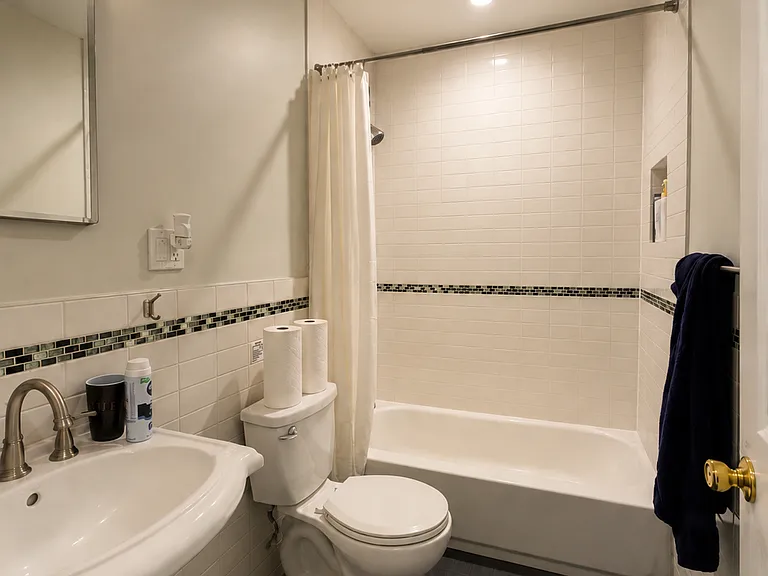 570 Putnam Ave #2 — Photo 12