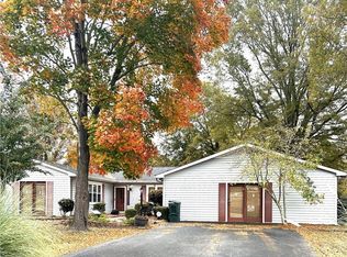 1000 Kingsridge Rd, Kernersville, NC 27284