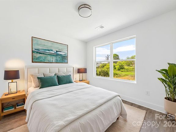 5th image of 3056 Goble St