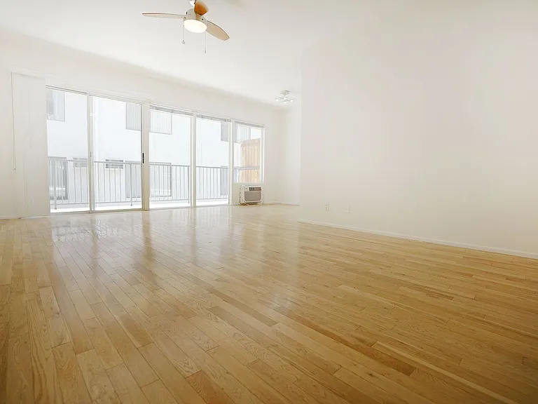 Larrabee 1200 — Photo 1