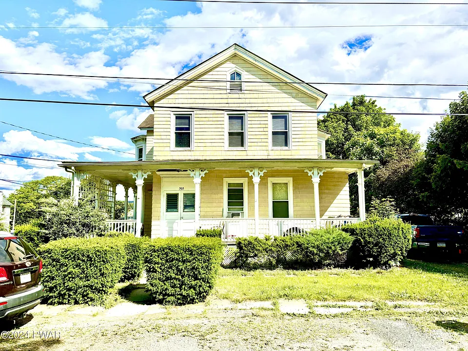 302 Avenue I #2L