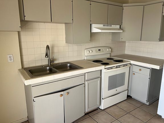 5th image of 2830 Harrison Ave APT 4