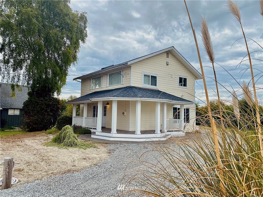 746 Marine Dr photo 1