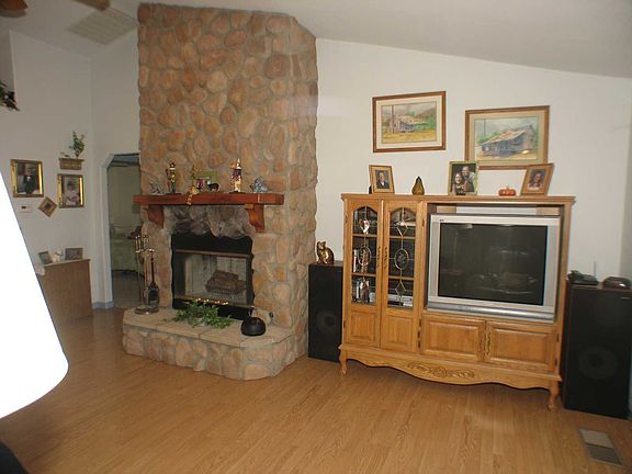 3rd image of 12269 James Ct