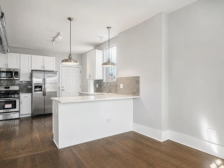 2117 W 18th St #3R — Photo 2