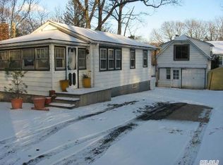 11 Arverne Rd, Sound Beach, NY 11789