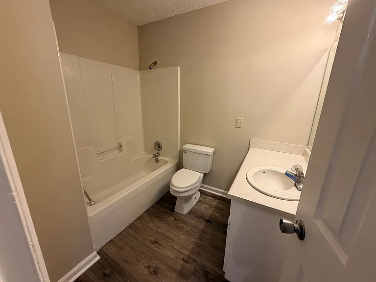 4104 Bridle Ridge Dr — Photo 7