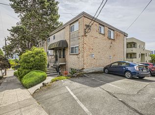 565 Lee St APT 5, Seattle, WA 98109