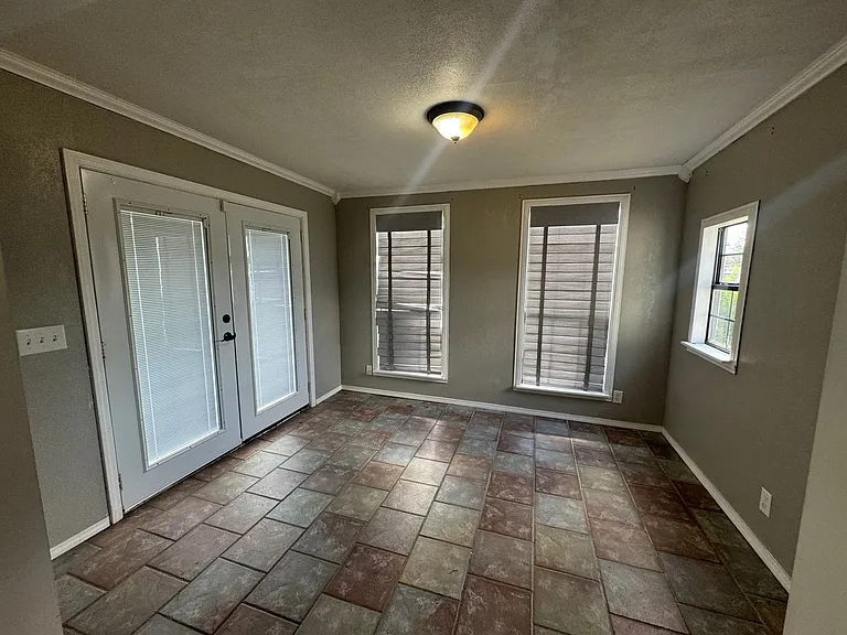 2224 Kirby Smith Dr — Photo 8