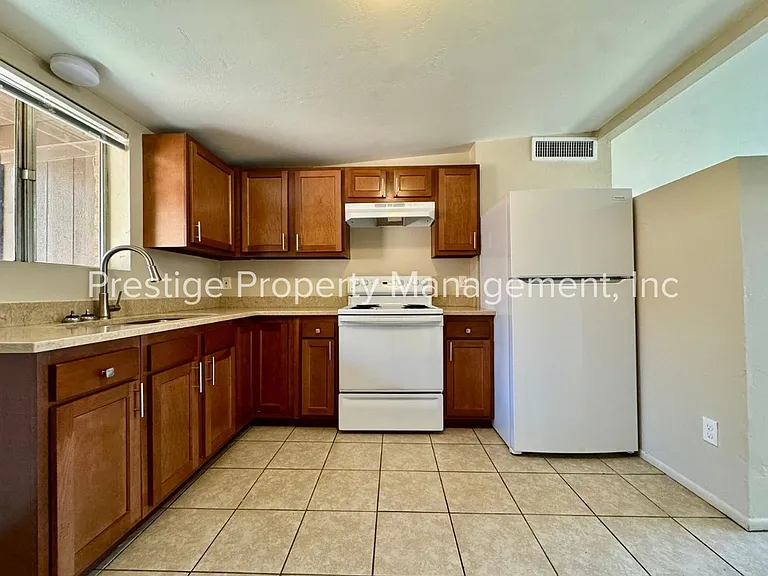 2302-2312 N Ralph Ave — Photo 9