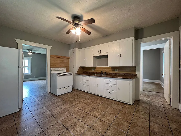 1522 W High St — Photo 7