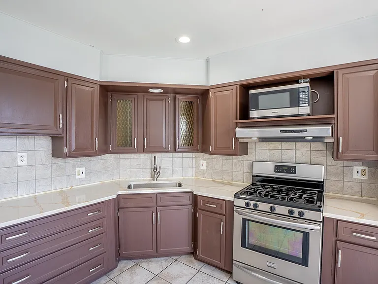 24 Edwards Ct #2 — Photo 3
