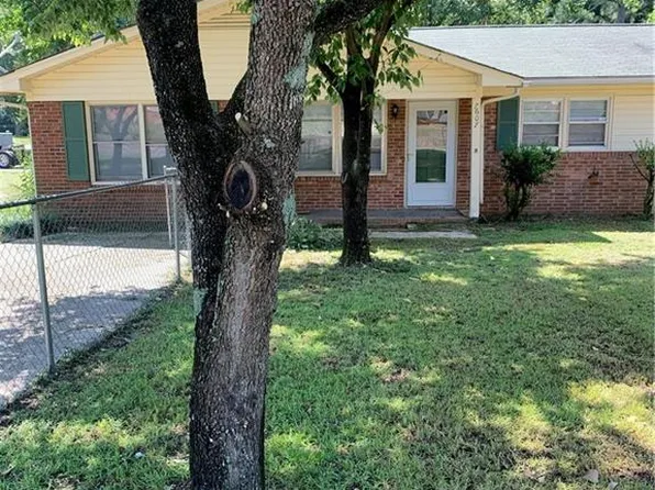 7607 Decatur Dr, Fayetteville, NC 28303