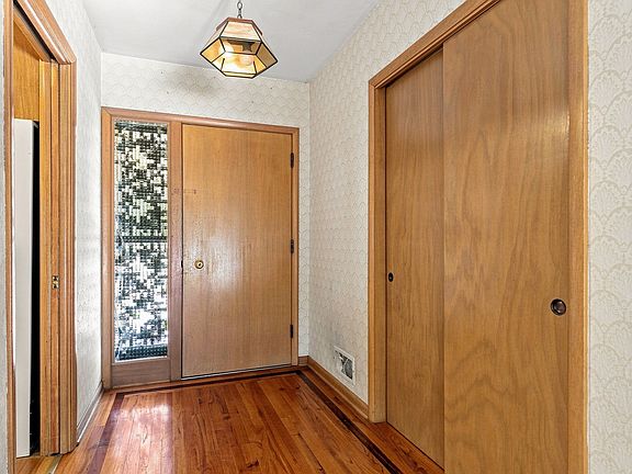 4th image of 1831 45th St