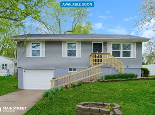 607 E Shady Ln, Harrisonville, MO 64701