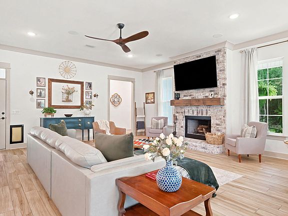 2nd image of 2060 Windmill Dr