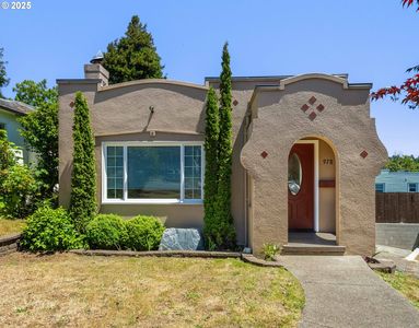 978 S 7th St, Coos Bay, OR, 97420