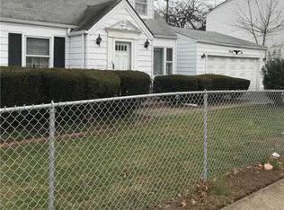 32 Remsen Ave, Hempstead, NY 11550