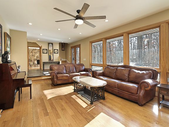 3rd image of 2730 Edgewood Ln