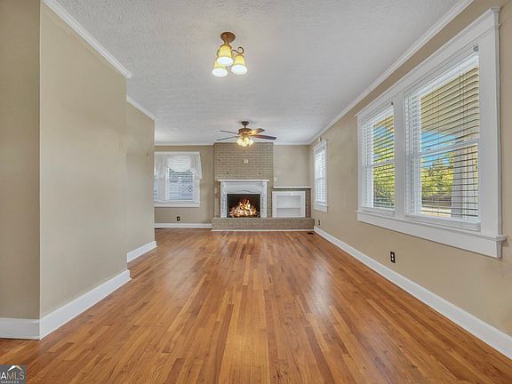 5th image of 409 Emory St