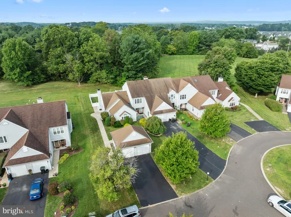 122 Wigton Cir, Perkasie, PA 18944