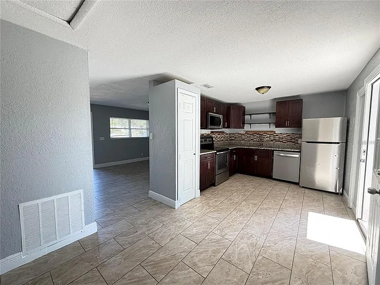 922 Martin Luther King Blvd NE — Photo 2