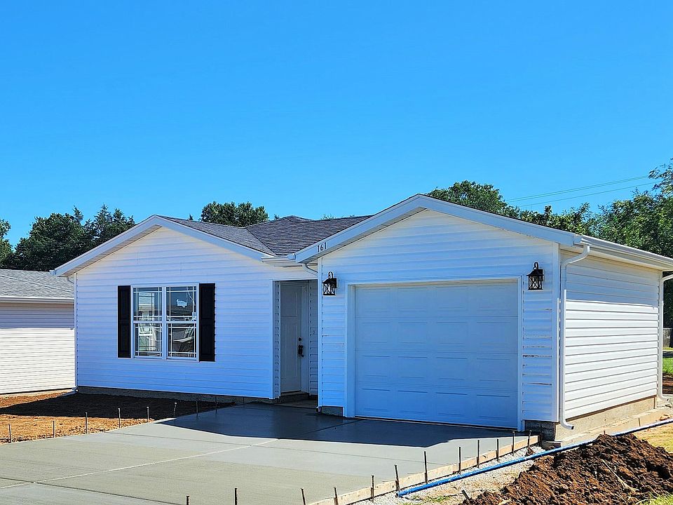 1st image of 161 Oakwood Est Court