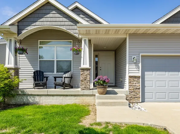 983 S 90th St, West Des Moines, IA 50266
