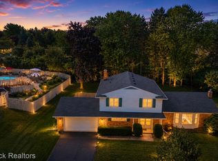 4463 Westover Dr, West Bloomfield, MI 48323