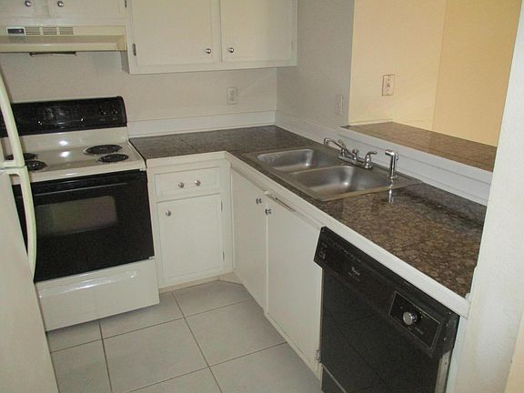 5th image of 1537 SE Royal Green Circle E #207