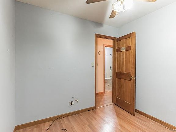 5th image of 210 Hemphill St