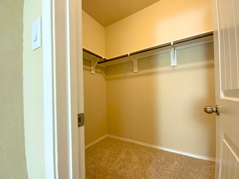 1810 Logan Trl — Photo 23