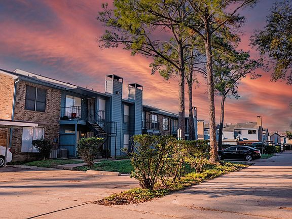 3rd image of 10001 Westpark Dr APT 88