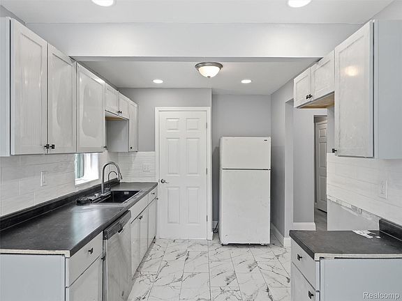 3rd image of 12141 Wayburn St