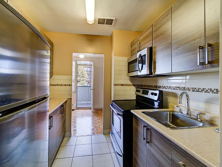 1470 Williamsport Dr — Photo 1