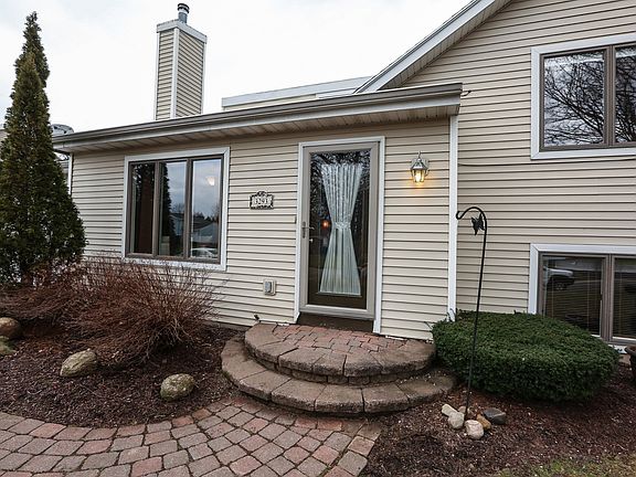 2nd image of 3293 Evergreen Cir