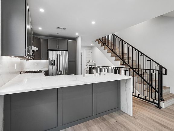 2nd image of 4817 Elmwood Ave
