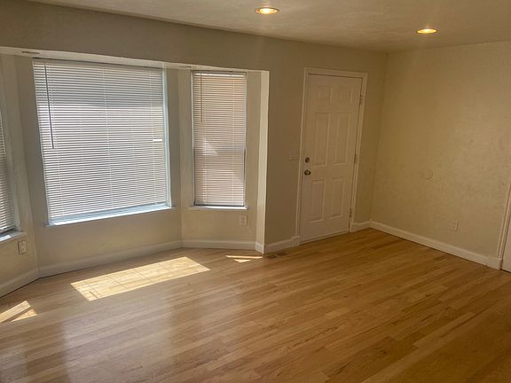 5th image of 687 E Calnette Dr
