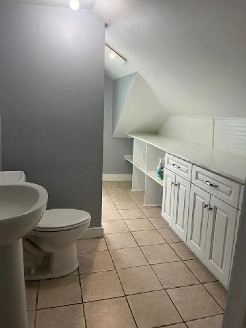 Old Louisville 5 Bedroom, 3.5 bath House — Photo 4