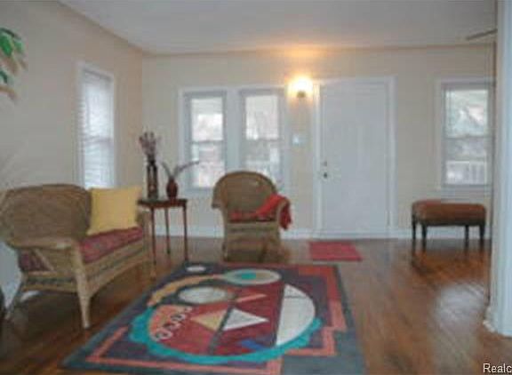3rd image of 20507 Beatrice St