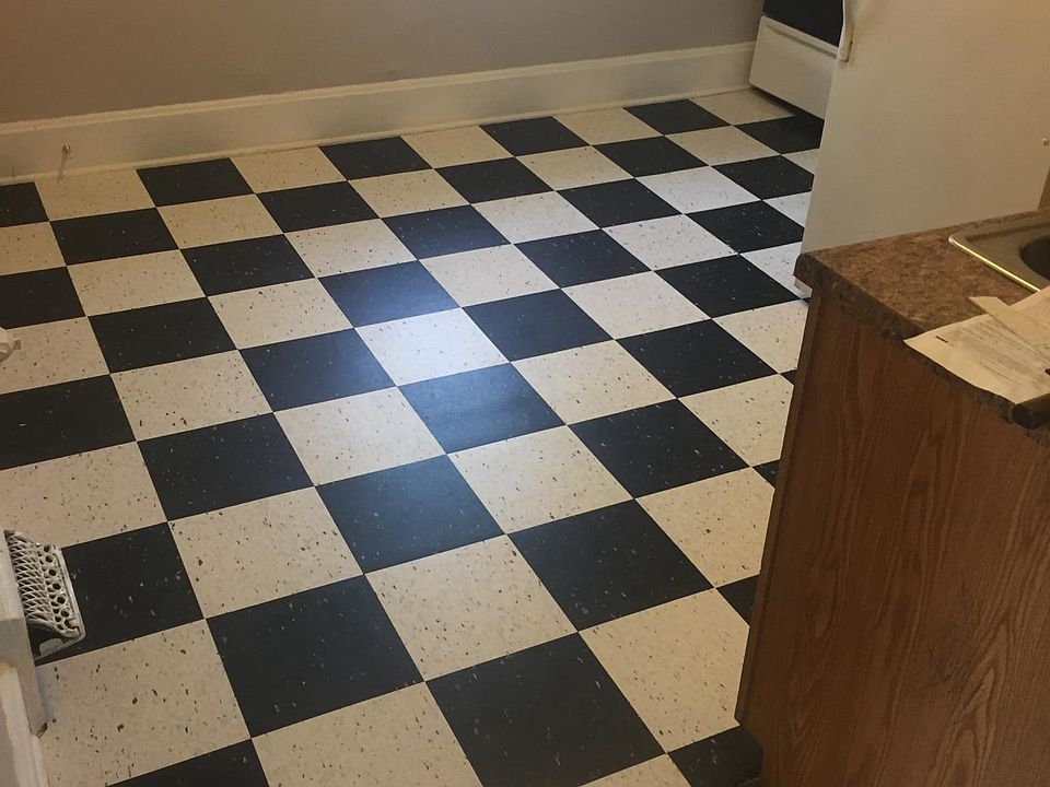 Large kitchen with pantry, double sink, oven, refrigerator a