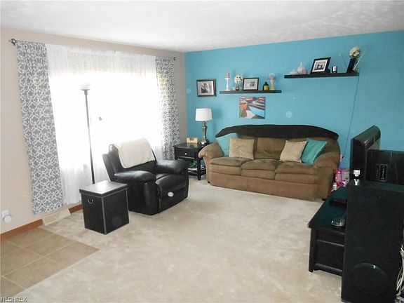 4th image of 210 E Ingleside Dr