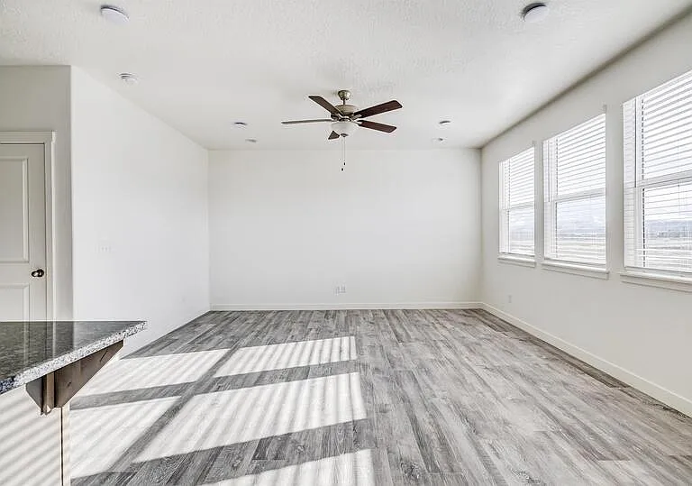 803 N Hilltop Dr — Photo 10