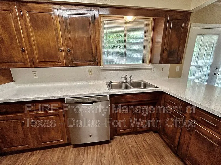 2411 E Mitchell St — Photo 12
